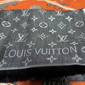 LOUIS VUITTON ❤️🌟MONOGRAM SILK AND WOOL BLEND METALLIC BLACK GREY SHAWL ⭐️